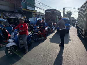 https://mail.gardatipikornews.com/bhabinkamtibmas-polsek-cisarua-polres-bogor-cek-pos-kamling-warga-sampaikan-pesan-kamtibmas-untuk-cegah-gangguan-keamanan