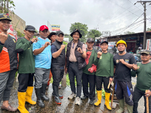 https://mail.gardatipikornews.com/personel-ditpolairud-polda-ntb-bantu-warga-singkirkan-pohon-tumbang-di-lombok-barat
