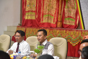 https://mail.gardatipikornews.com/kepala-desa-pasawahan-dinilai-responsif-tangani-aspirasi-warga-jwi-sukabumi-raya-sosok-pemimpin-yang-patut-menjadi-teladan